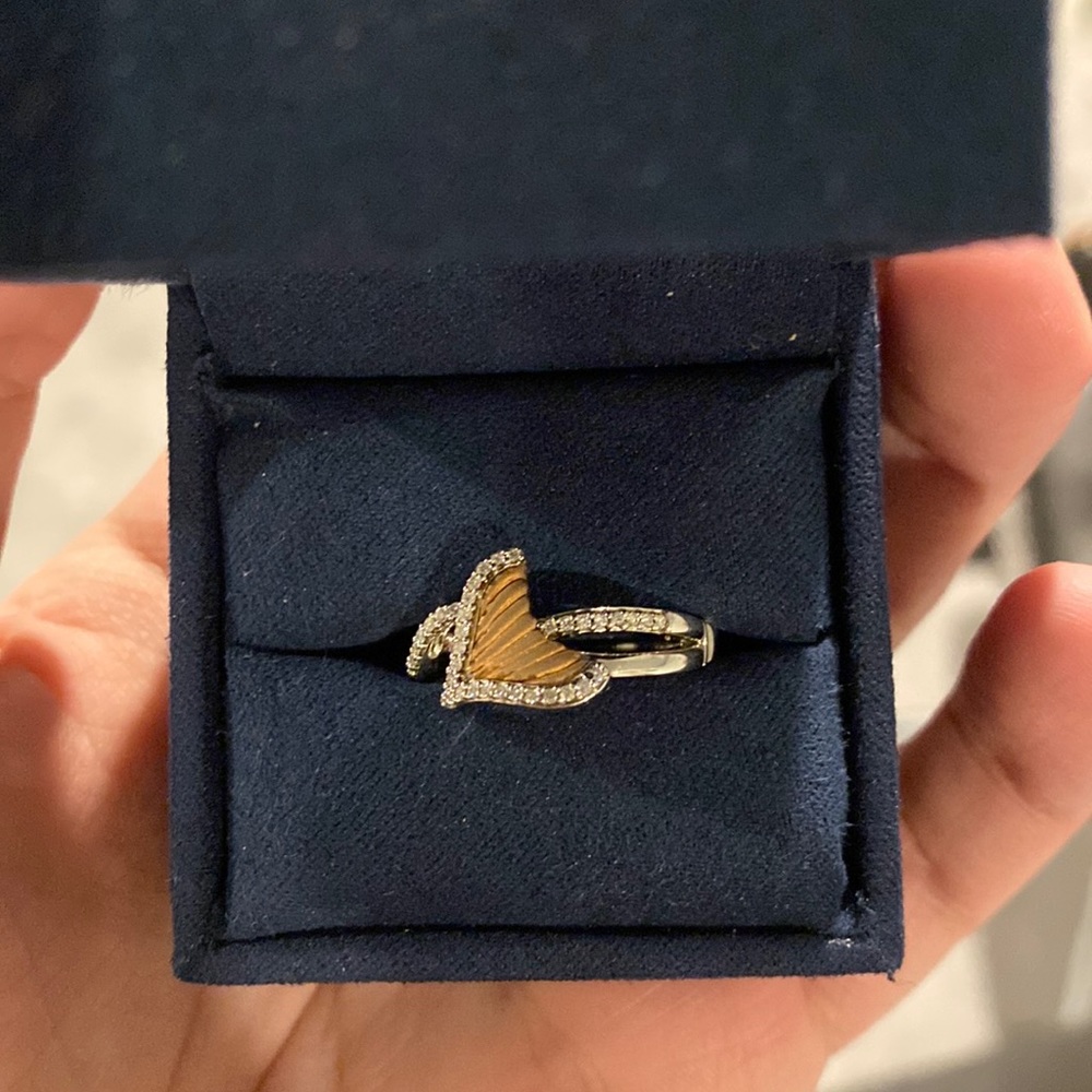 Diamond ring  made with 925 silver   Brand new never wear before